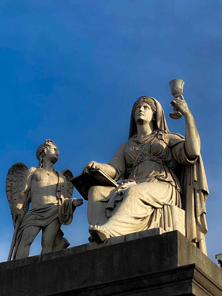 StatuaReligioneGranMadre