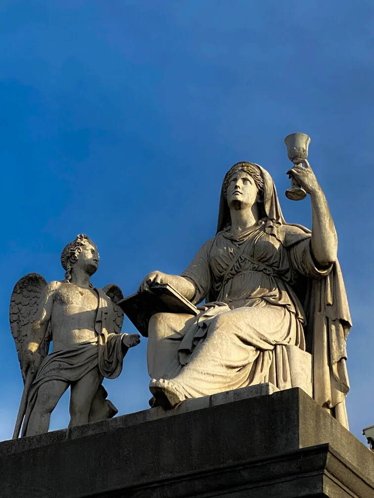 StatuaReligioneGranMadre