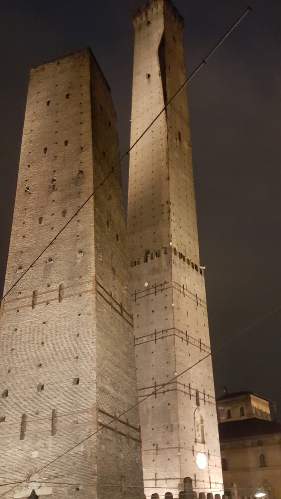 Torre degli Asinelli Bologna
