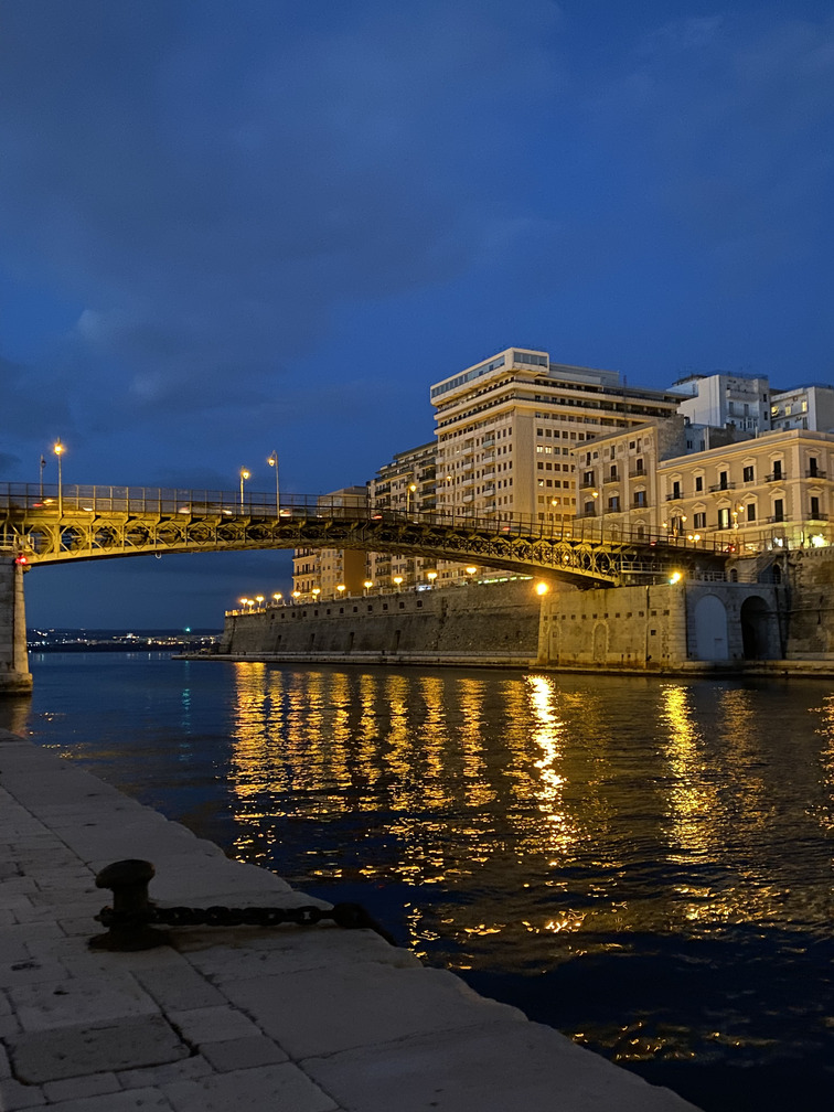Ponte girevole Taranto